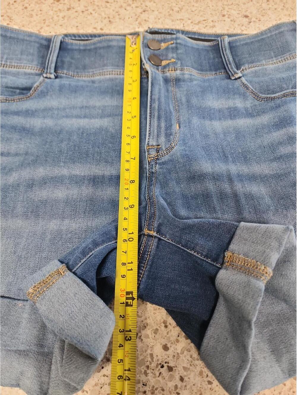 Shorts - Picture 6 of 8